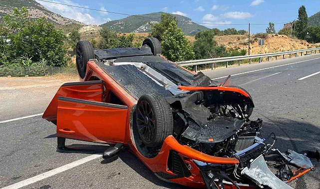 Antalya'da otomobil takla attı: 2'si çocuk 3 yaralı