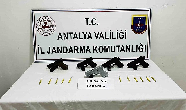 Antalya'da silah ve mühimmat kaçakçısı jandarmaya takıldı