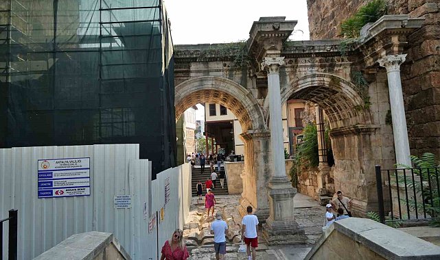 Antalya'nın sembolü Hadrian restore edilecek