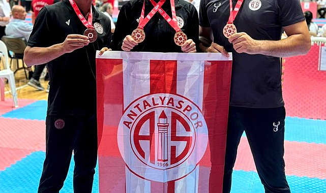 Antalyasporlu boksörler, Konya'da 4 madalya kazandı