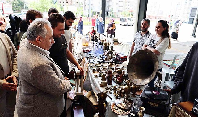 Antika Pazarı yeni yerinde merakla bekleniyor