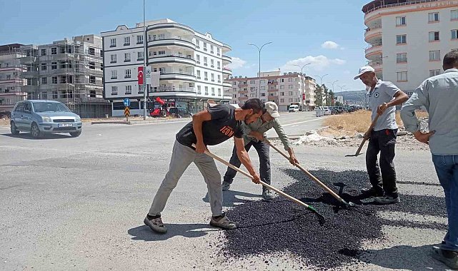 Araban'da tahrip olan yollarda yama çalışmaları sürüyor