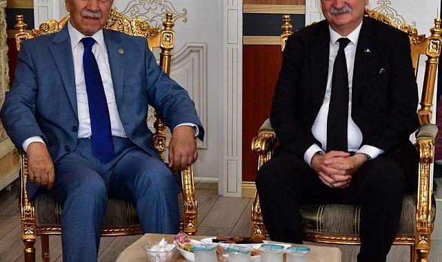 Arınç'tan Yunusemre Belediye Başkanı Balaban'a ziyaret