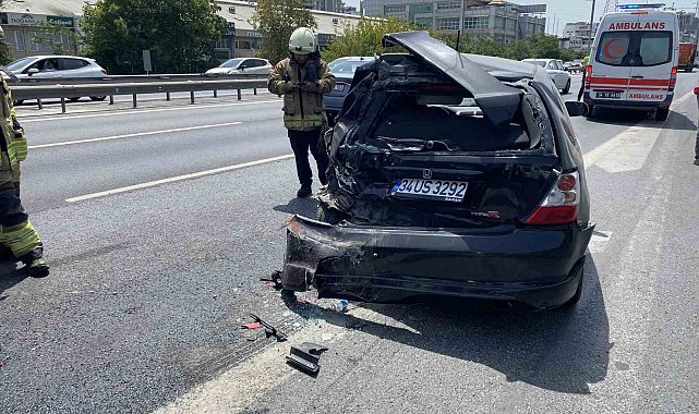 Arıza yapan otomobile kamyon çarptı: 1 yaralı
