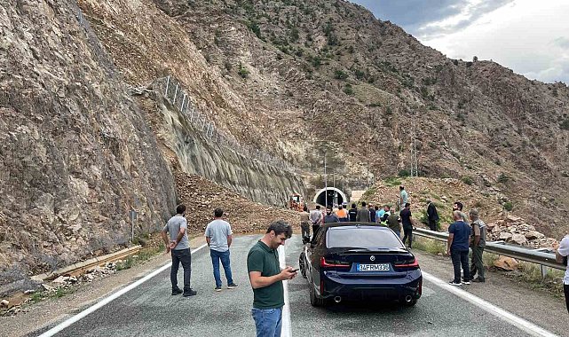 Artvin-Erzurum karayolu heyelan nedeniyle ulaşıma kapandı