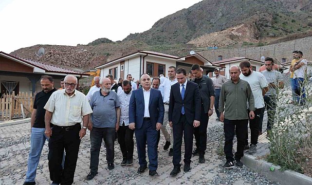 Artvin Valisi Cengiz Ünsal: "Yusufeli Yeniköy Köyü'nde kaya düşmesi tehdidi nedeniyle 5 ev tedbir amaçlı boşaltıldı"