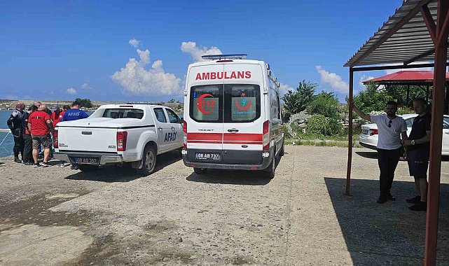 Artvin'in Arhavi ilçesi açıklarında denizde dalgıç kıyafetli bir ceset bulundu
