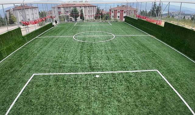 Ayazma Mahallesi'ne futbol sahası kazandırıldı