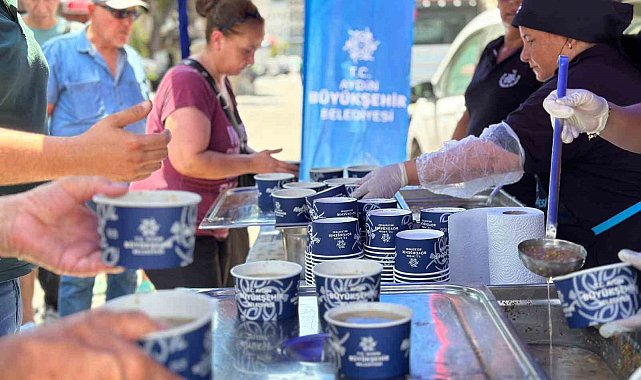 Aydın Büyükşehir Belediyesi'nden vatandaşlara aşure ikramı