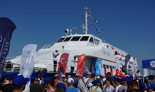 Aydın-Muğla deniz otobüsü seferleri başladı: CHP Lideri Özgür Özel kaptan köşküne geçerek ilk seferin startını verdi
