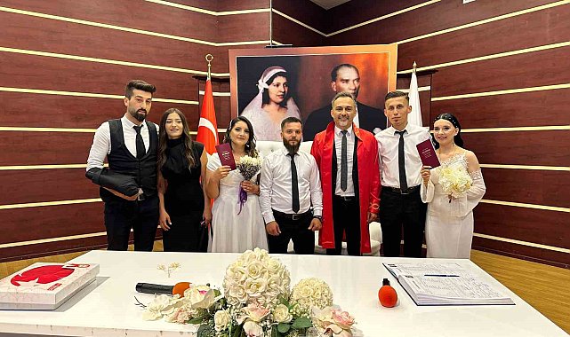 Aynı gün aynı saatte evlendiler: Birbirlerinin nikah şahidi oldular