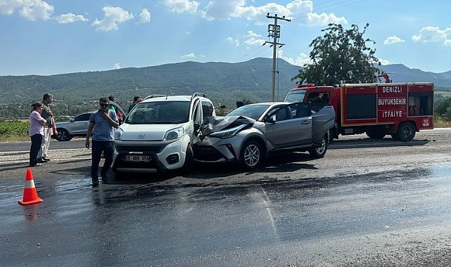 Aynı yöne giden 2 otomobil çarpıştı 6 yaralı