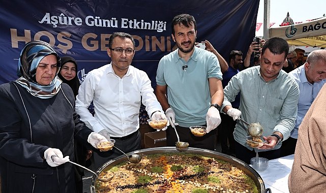 Bağcılar Belediyesi'nden aşure ikramı