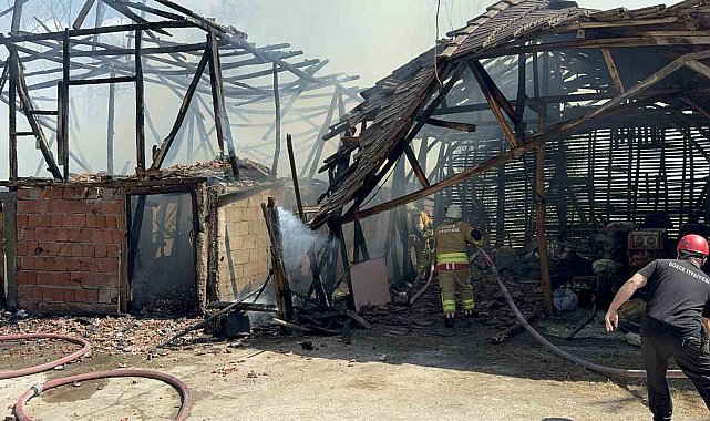 Bahçede anız yakılınca, 5 yapı küle döndü