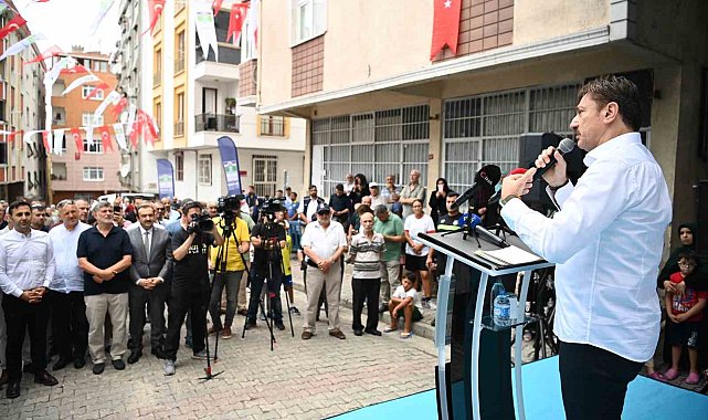 Bahçelievler Yunus Emre Camii, yeni ismiyle ibadete açıldı