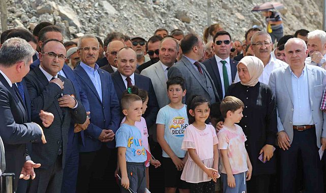 Bakan Abdulkadir Uraloğlu, Yusufeli merkez viyadüğü'nün açılışını gerçekleştirdi