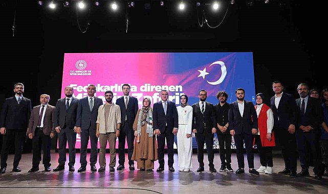 Bakan Bak: "Hiçbir ülkenin milleti tanka yumruk atmaz, işte biz böyle bir milletiz"