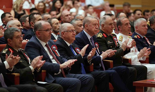 Bakan Güler ve beraberindeki TSK komuta kademesi Cumhurbaşkanı Erdoğan'ı karşıladı