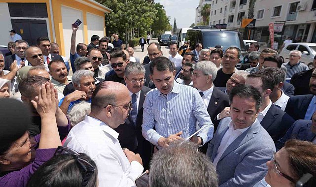 Bakan Kurum'dan TOKİ evlerinde oturmaya başlayan depremzedelere ziyaret