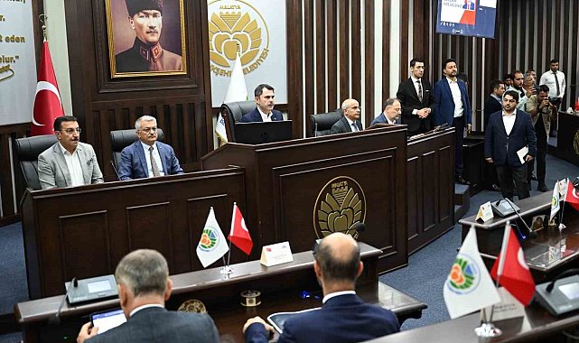 Bakan Kurum'un ilk ziyareti deprem bölgesi Malatya'ya
