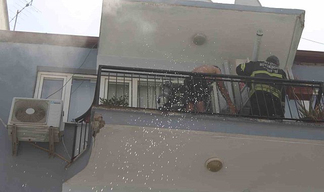 Balkondaki kombiden çıkan yangın büyümeden söndürüldü