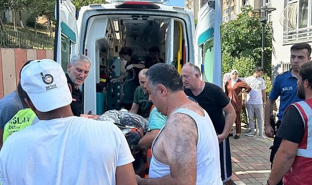 Başakşehir'de facia: İnşaat işçileri çöken iskelenin altında kaldı: 2 ağır yaralı