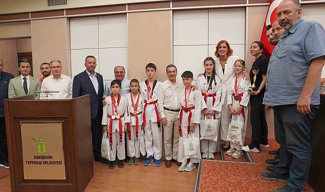 Başarılı sporcular Belediye Meclisinin konuğu oldu