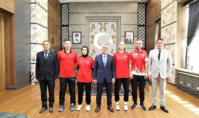 Başarılı sporculardan Vali Çelik'e ziyaret