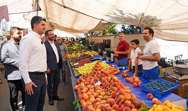 Başkan Adıgüzel pazar ziyaretinde: "İlk defa seçimden seçime dolaşmayan bir Başkan görüyoruz"