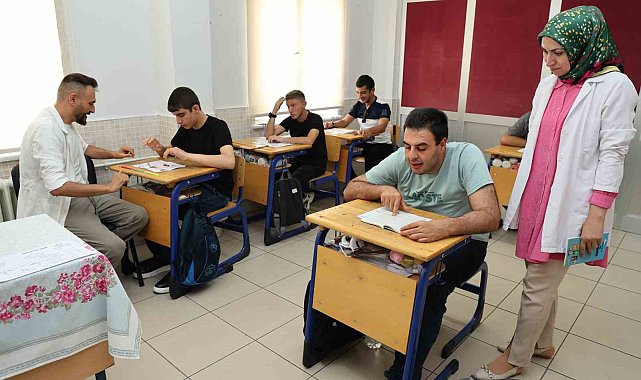 Başkan Altay: "Özel öğrencilerimizi özel Genç KOMEK Yaz Okulu'nda yeteneklerini keşfediyor"