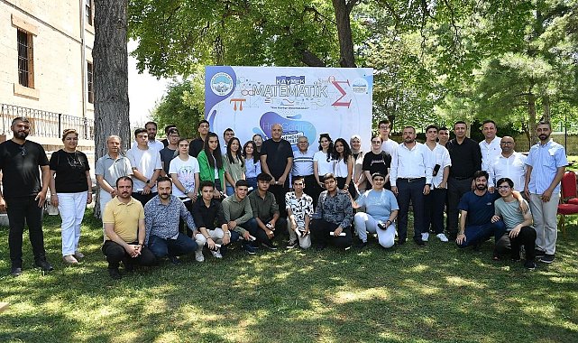Başkan Büyükkılıç, Matematik Kampı Töreni'ne katıldı, öğrencilere belgelerini verdi