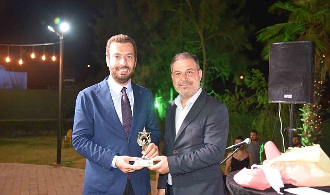 Başkan Kadir Aydar, en başarılı belediye başkanı seçildi