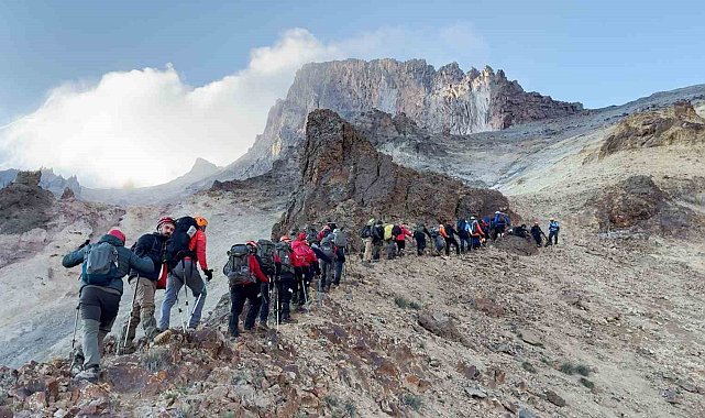 Başkan Özdoğan: "Erciyes'imizin muhteşem zirvesi dağcılarımızı cezbediyor"