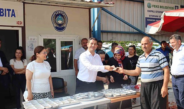 Başkan Özen, pazarda esnaf ve vatandaşlara aşure ikram etti
