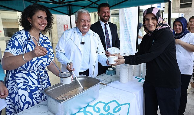 Başkan Şadi Özdemir'den çalışanlara aşure ikramı