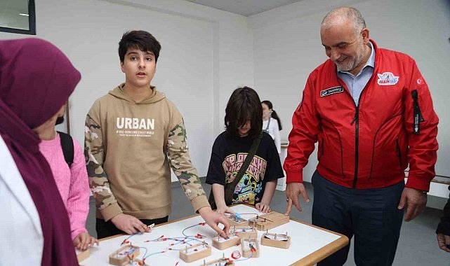 Başkan Sandıkçı: "Öğrencilerimizi ve velilerimizi bilim ve teknoloji etkinlikleriyle buluşturuyoruz"