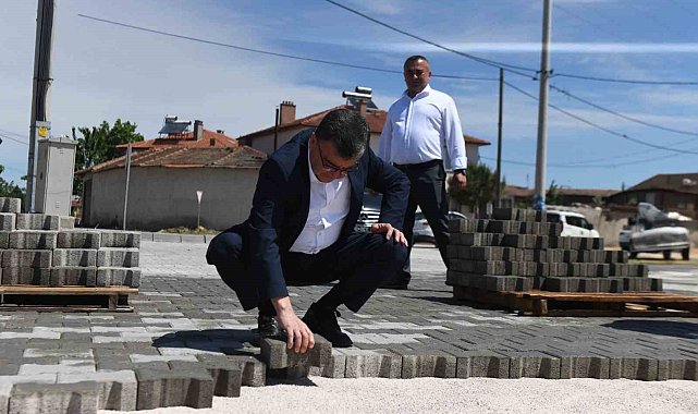Başkan Şehirli parke taşı döşeme çalışmalarını yerinde inceledi