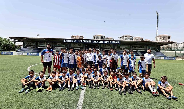 Başkan Tahmazoğlu: "Gençlerimiz en az bir branşta spor yapmalı"