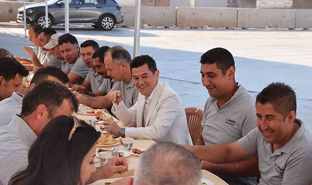 Başkan Ünlü işçilerle kahvaltıda buluştu