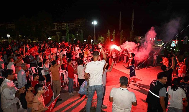 Battalgazi Belediyesi&#039;nde milli maç coşkusu