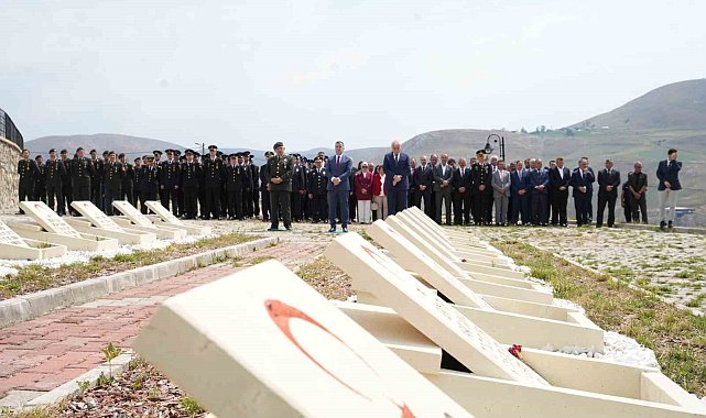 Bayburt'ta şehitler dualarla anıldı