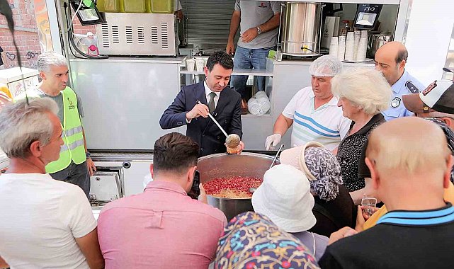 Bayraklı'da aşure bereketi