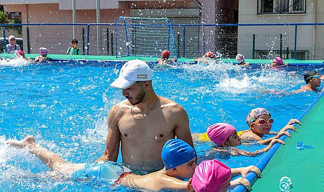 Bayraklı'da yüzme kursuna büyük ilgi
