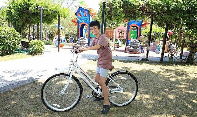 Belediye Başkanından bisikleti çalınan çocuğa sürpriz