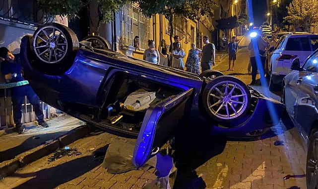 Beşiktaş'ta park halindeki araçlara çarpan otomobil takla attı, o anlar kamerada