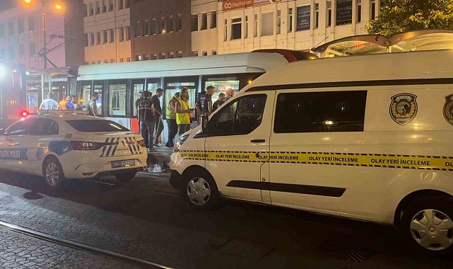 Beyazıt'ta raylara düşen adam tramvayın altında kalarak öldü