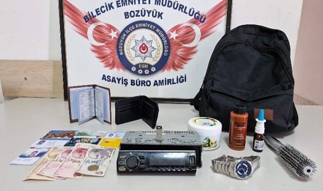 Bilecik'te bir aracın lastiklerini keserek teyp ve çanta çalan şüpheli yakalandı