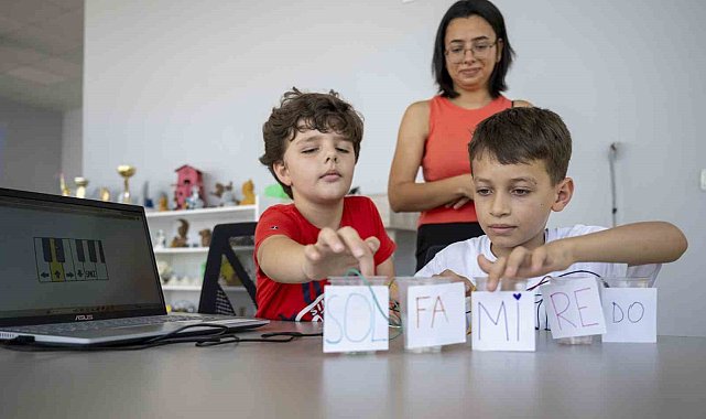 Bilim atölyelerinde çocuklar geleceğe hazırlanıyor