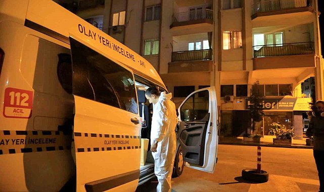 Binayı saran ağır koku ihbarına gelen polis ekipleri daire sahibinin cansız bedeni ile karşılaştı