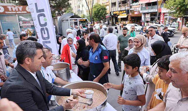 Bingöl'de 3 bin kişiye aşure ikram edildi